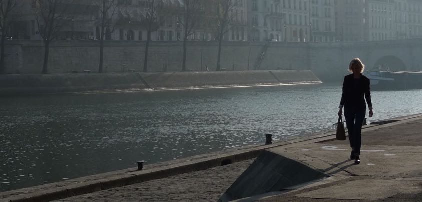 Paris Seine person i motljus